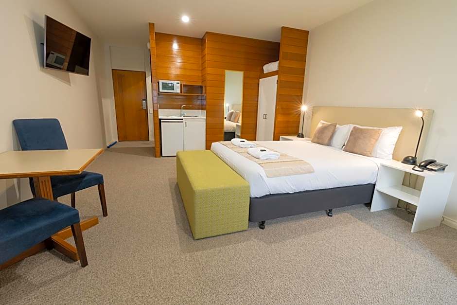 Sovereign Park Motor Inn