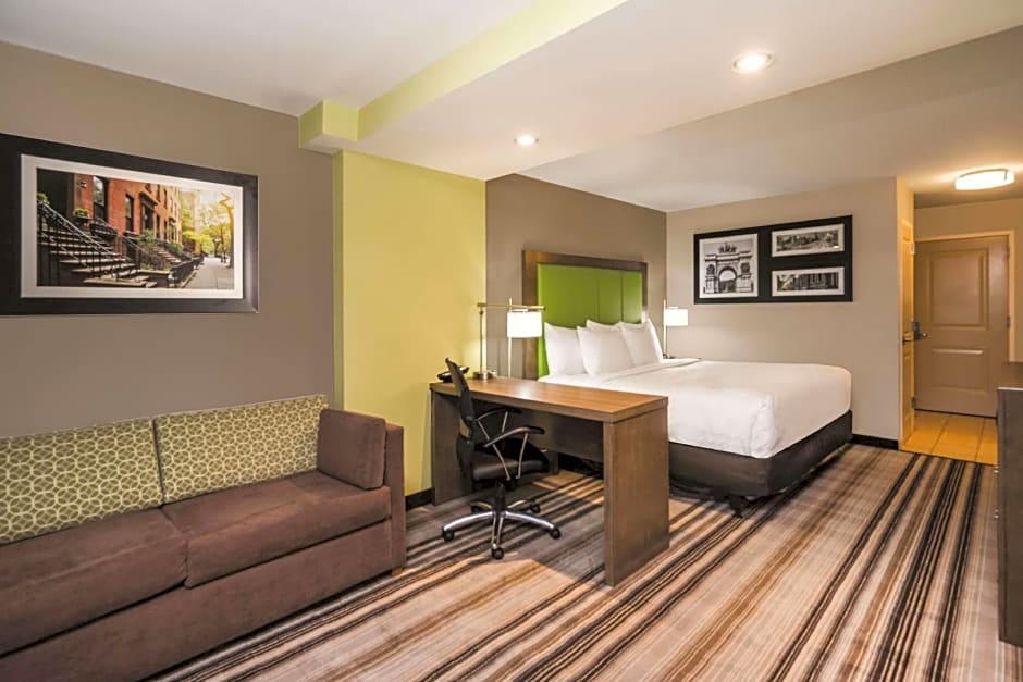 La Quinta Inn & Suites by Wyndham Brooklyn Central