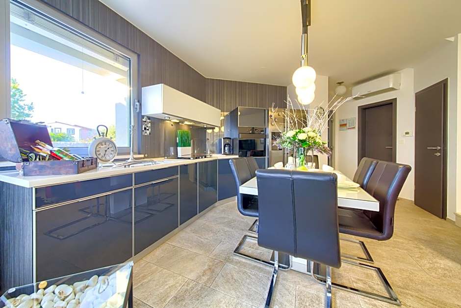 Villa Miracle 2 with heated pool