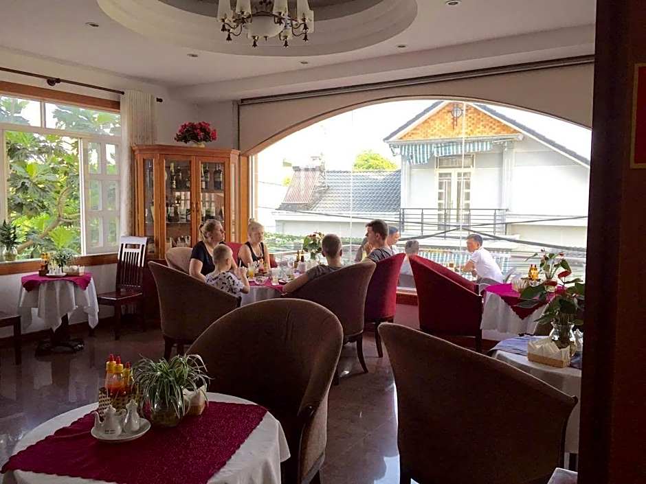 Hoa Phat Hotel & Apartment