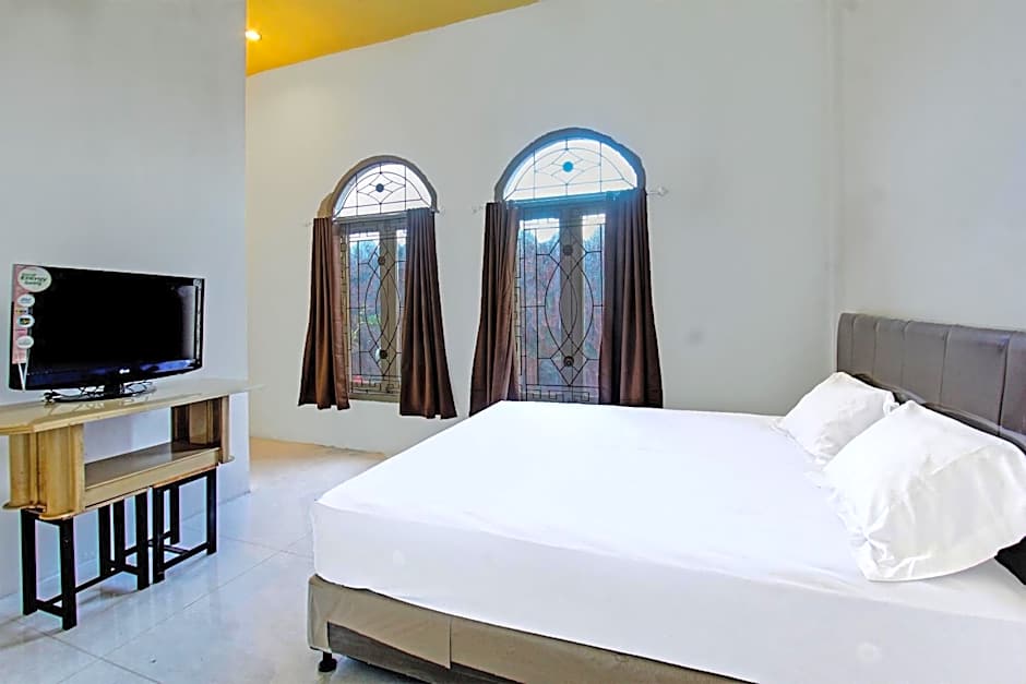 OYO 91739 Ayu Bypass MansionNearBundaran Gerung