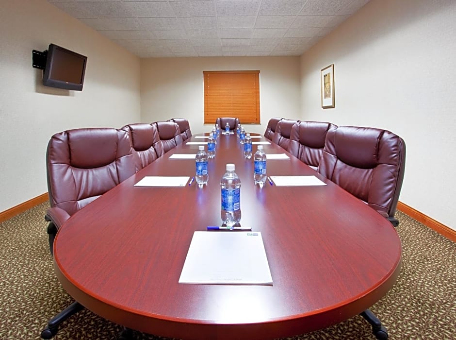 Holiday Inn Express Hotel & Suites Bay City By IHG