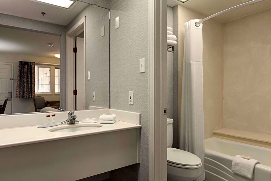 Travelodge by Wyndham Redding CA