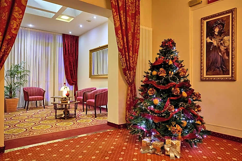 HOTEL PARADISO