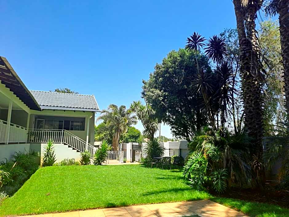 8 on Acacia Guesthouse