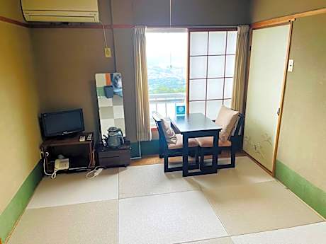 Standard Twin Room with Shared Bathroom