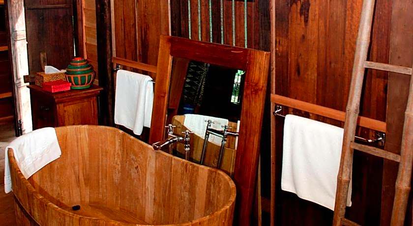 Bon Ton Antique Wooden Villas