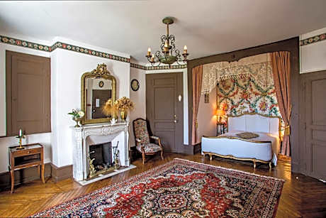 Suite with Mountain View