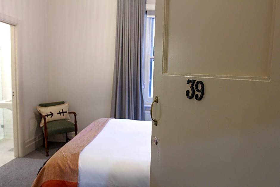 Alpine Hotel, Eat Drink Sleep