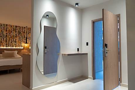 Deluxe Suite with Spa Bath