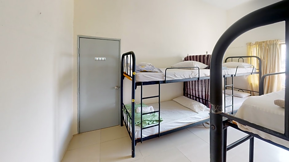 Monkey Mansion Putra Majestik