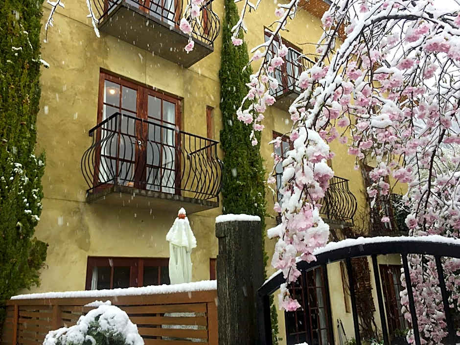 Browns Boutique Hotel