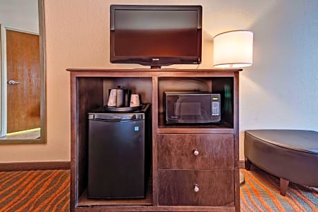 1 King Bed Nonsmoking