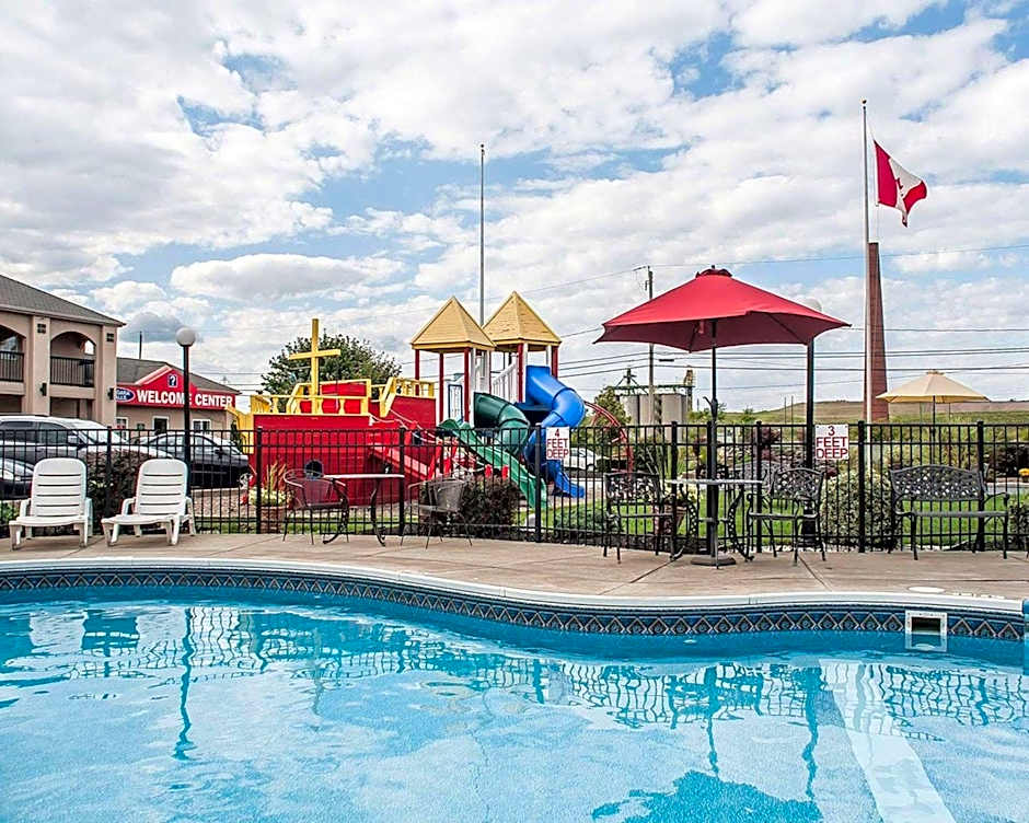 Econo Lodge At The Falls North