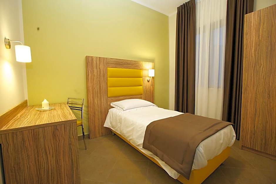 Photo 1 of 5 of Single Room