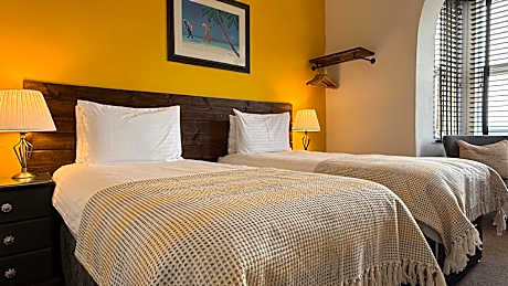 Deluxe Twin Room Type A