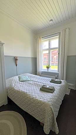 Family Room (2 Adults + 2 Children)