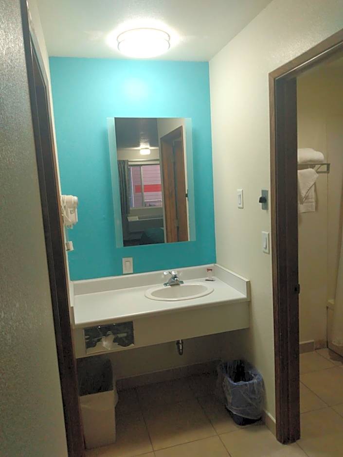 Howard Johnson by Wyndham Roseburg