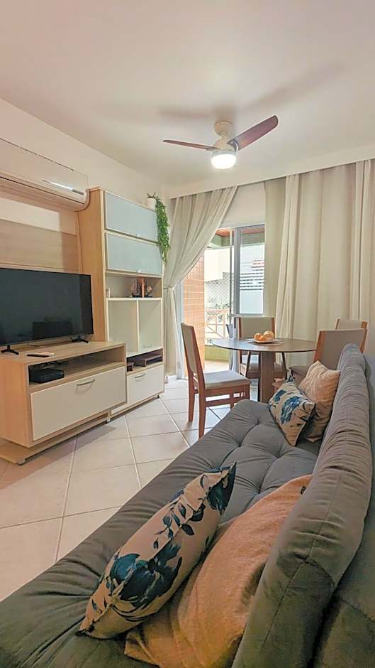 Relaxing Ingleses Beach Apartment