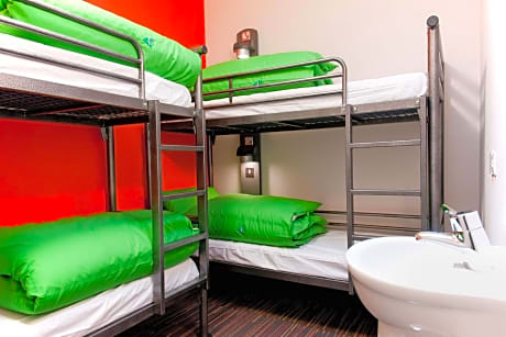 Deluxe Family Suite