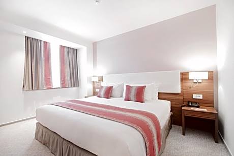 Superior Family Room with One King Bed and Two Twin Beds - Non-Smoking