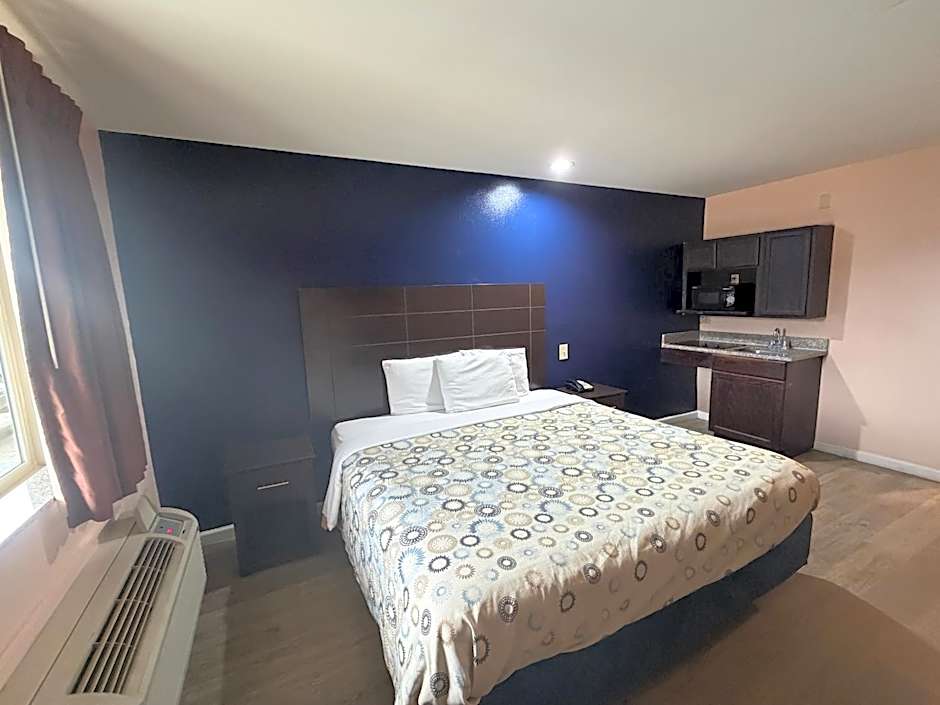 Paradise Inn & Suites