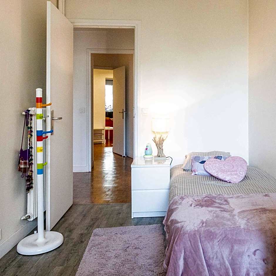 Paris City - Spacious 3 rooms flat for families - 3 minutes from metro station
