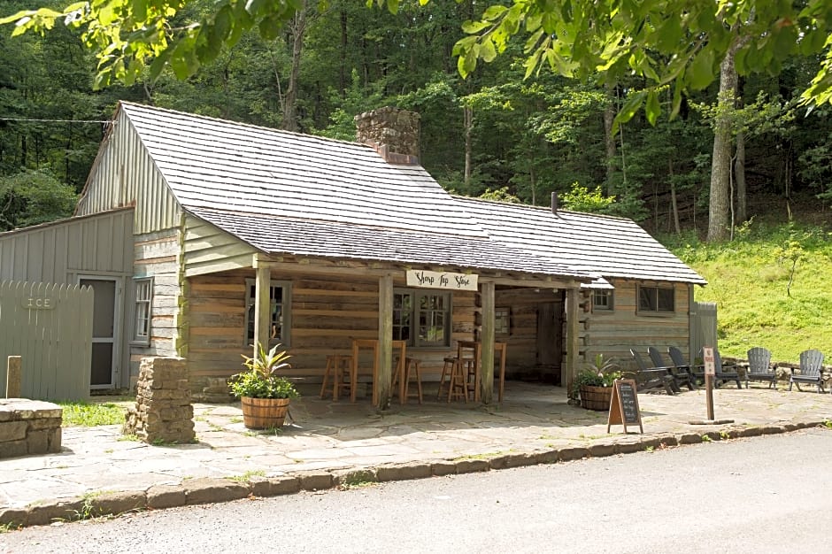 Peaks of Otter Lodge