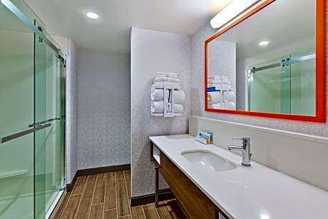 Queen Room with Two Queen Beds - Pet Friendly