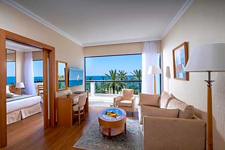 Deluxe Superior One Bedroom Suite Front Sea View