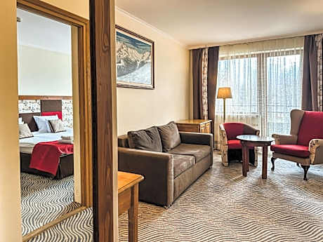 Apartment with Mountain View