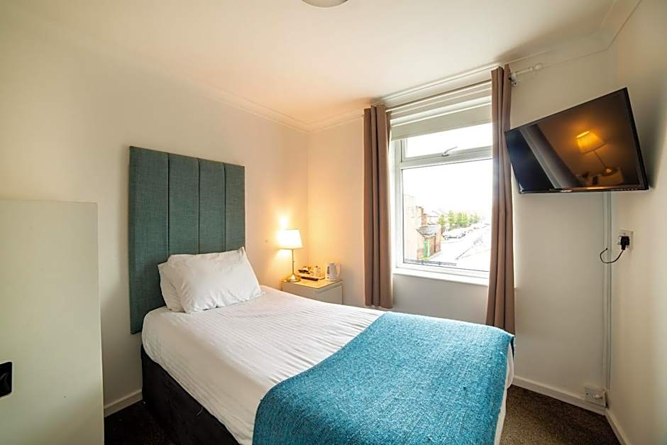 OYO The Douglas Hotel