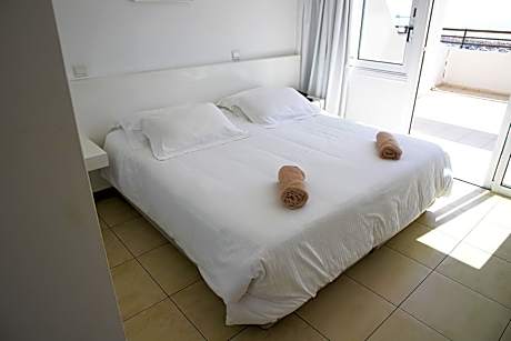 Studio with Sea View (3 Adults)