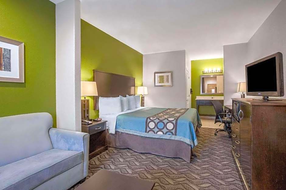 Super 8 by Wyndham Mansfield LA