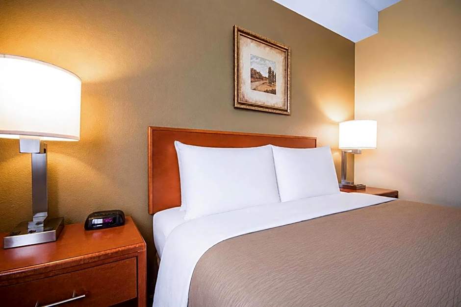Comfort Inn & Suites