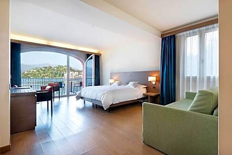 Deluxe Junior Suite with Terrace and Lake View