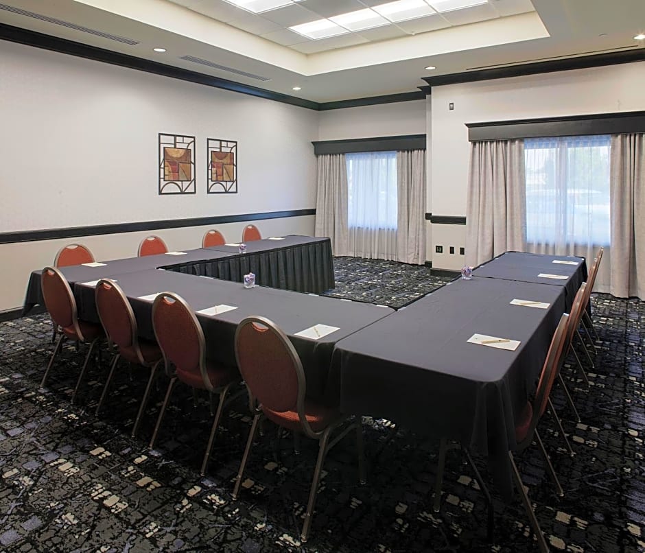 DoubleTree Suites by Hilton Bentonville