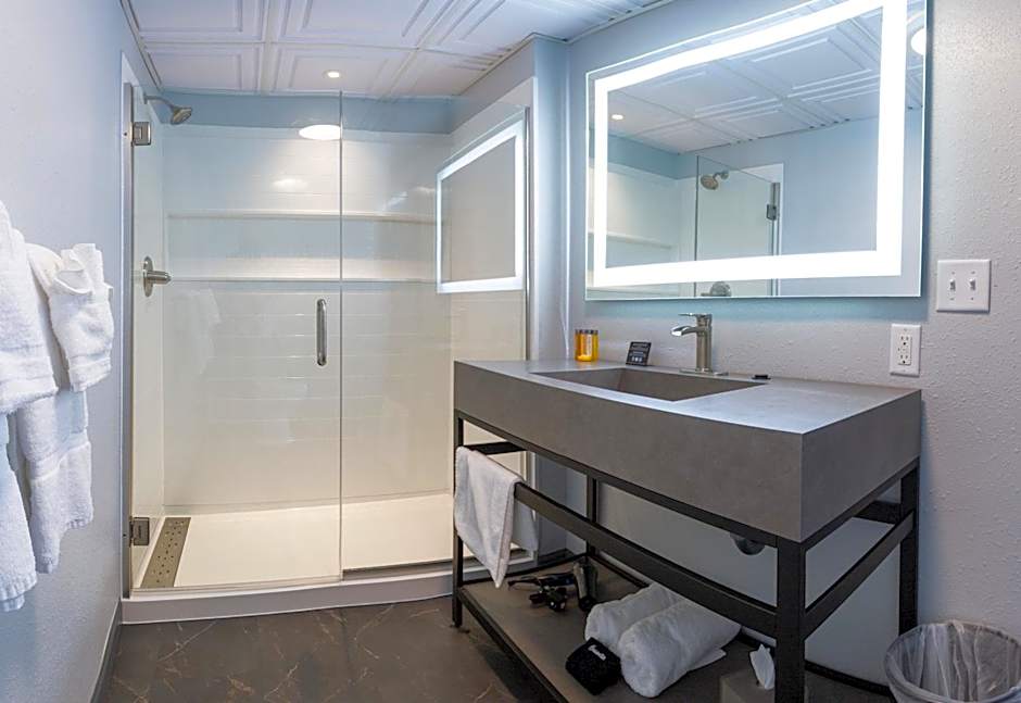 Terrace Bay Hotel - Lakefront