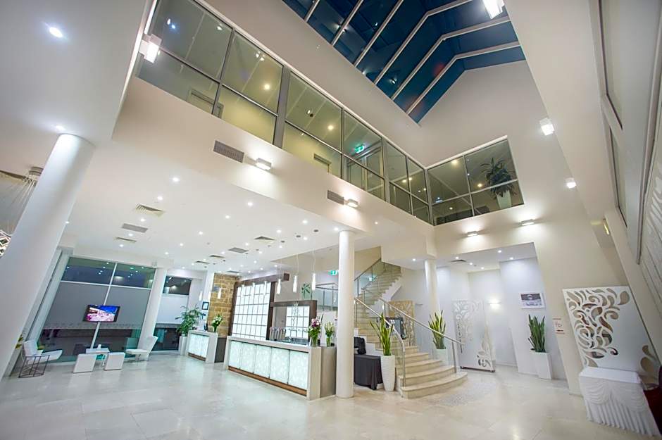 Sfera's Park Suites & Convention Centre