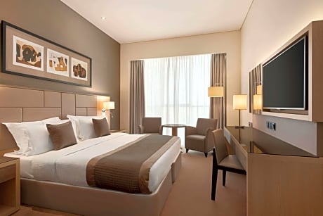 1 Queen Bed Premium Business Room Non-Smoking