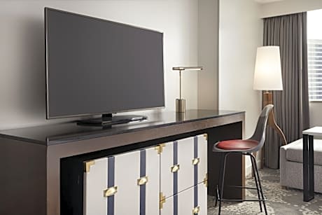 Corner King Suite, 1 Bedroom Suite, 1 King, Corner room