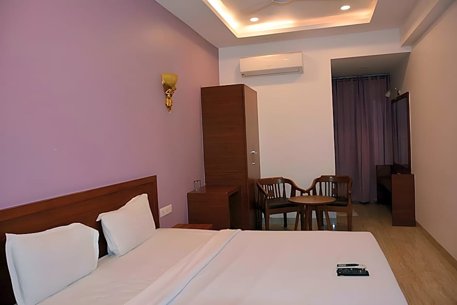 The Grand Neelam Hotel