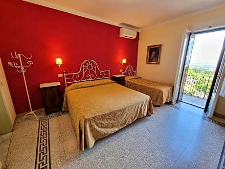 Triple Room with Terrace