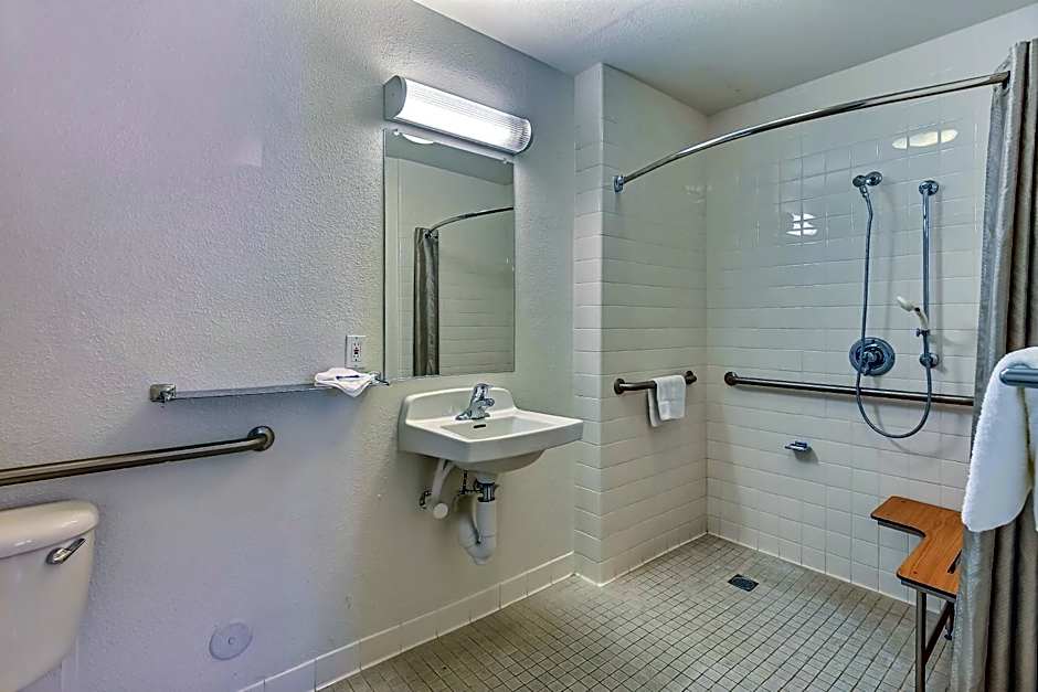 Motel 6-Pinole, CA