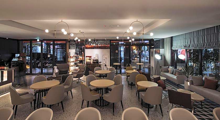 OLAH Poshtel Taichung Station