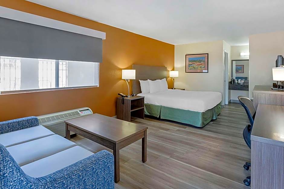 Photo 1 of 6 of 1 King Bed Suite