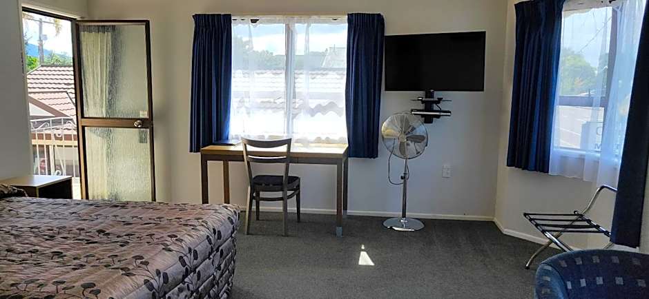 Cypress Court Motel