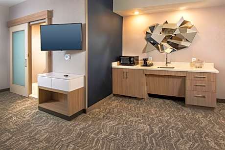 Suite with Two Queen Beds and Trundle Bed - Hearing Accessible