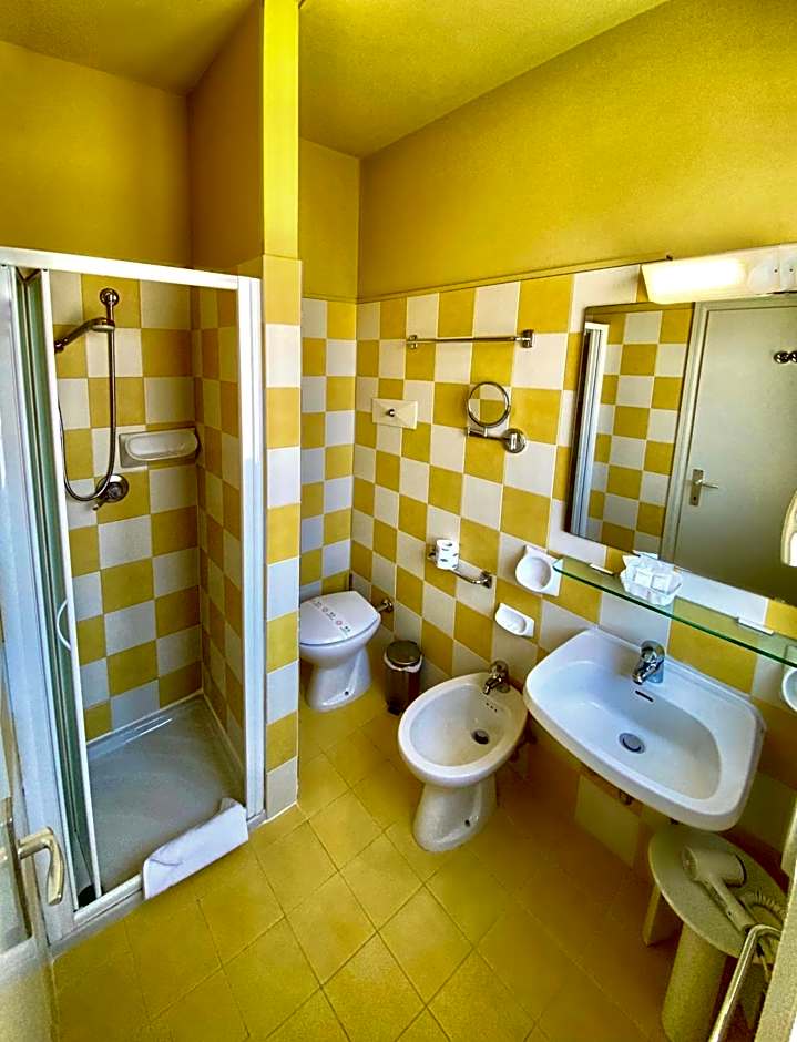 HOTEL TRIONFAL - Fronte Mare - Vicinissimi al Centro