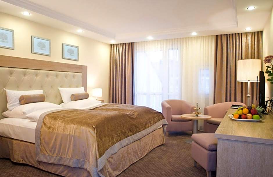 MAXIMILIAN Grand Hotel